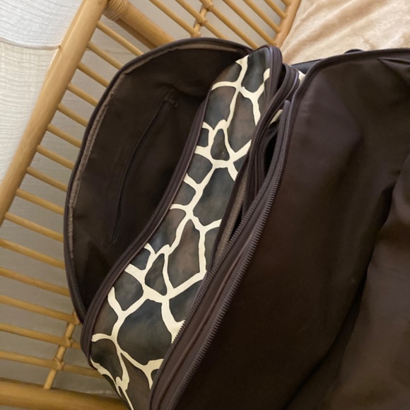 Giraffe print luggage - Picture 4 of 9